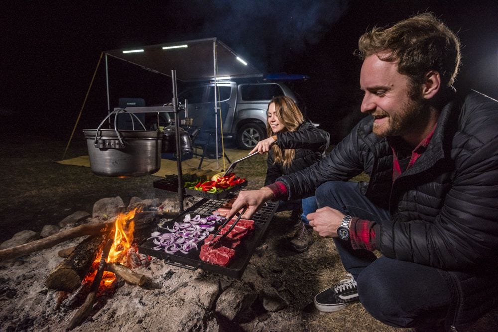 Kings Campfire Cooking BBQ Swinging Hotplate and Grill Combo Centre pole Design Strong Steel