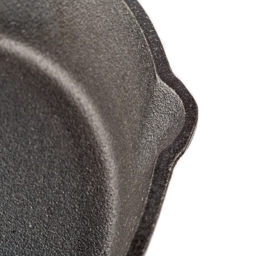 Adventure Kings Skillet Pan | 26cm Diameter | Cast Iron