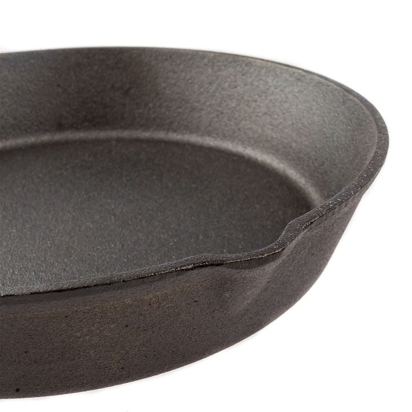Adventure Kings Skillet Pan | 26cm Diameter | Cast Iron