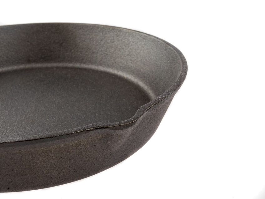 Adventure Kings Skillet Pan | 26cm Diameter | Cast Iron
