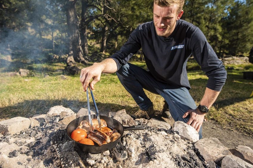 Adventure Kings Skillet Pan | 26cm Diameter | Cast Iron
